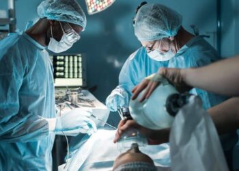 Bebê tem cabeça arrancada após parto mal sucedido e polícia investiga