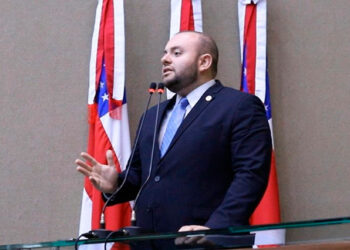 Deputado Fausto Souza, filho de conselheira Yara Lins, é investigado pelo MP por suposta funcionária fantasma