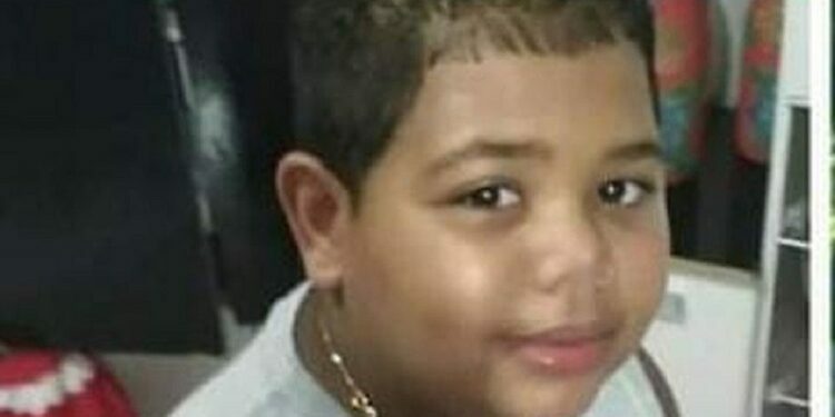 Garoto de 11 anos é morto com golpes de foice na cabeça durante assalto