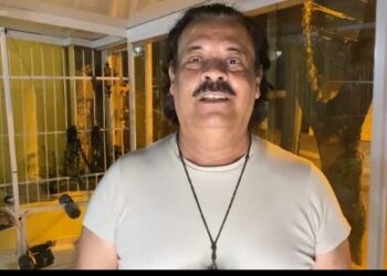 Humorista Carlinhos Aguiar é demitido do SBT