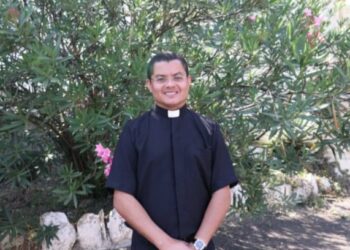 Padre é assassinado a facadas por homem com quem teria um relacionamento amoroso