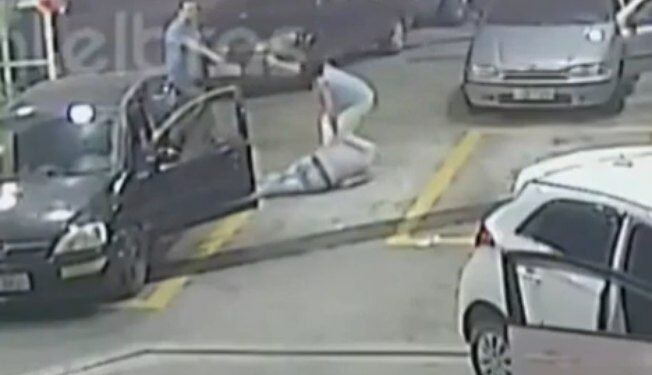 Vídeo: policial mata motorista de app durante discussão em posto de combustível