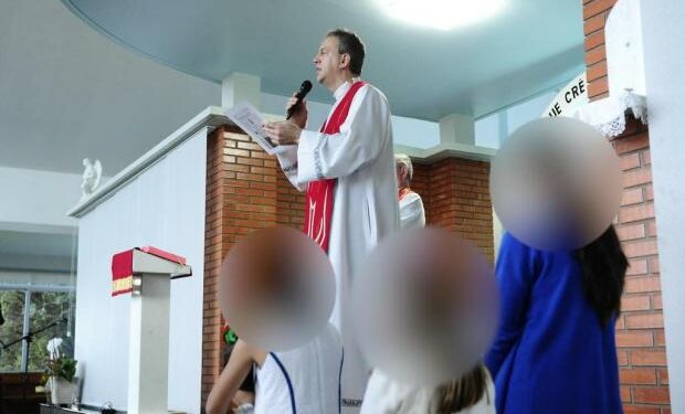 Padre é condenado por armazenar e transmitir pornografia infantil