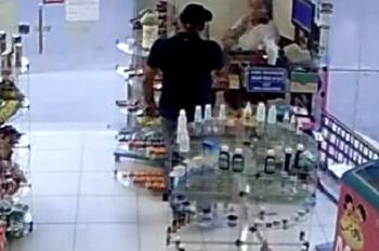 Bandido atira contra atendente de farmácia durante assalto em Manaus; assista o vídeo