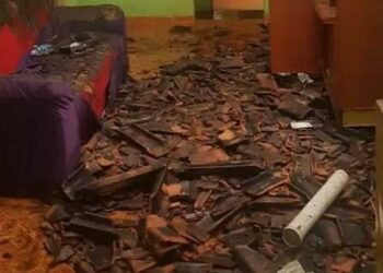 Criança de 3 anos brinca com fogo e casa é incendiada