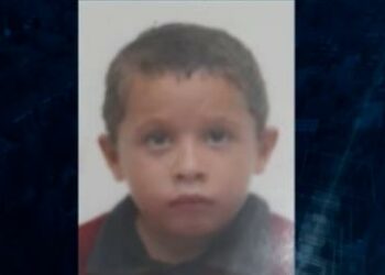Corpo de menino de 8 anos é encontrado enterrado em terreno
