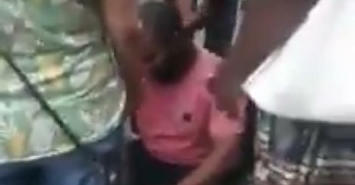 Homem negro desmaia ao ser acusado de roubo por seguranças de loja de sapatos