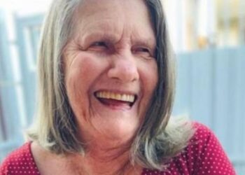 Idosa sofre infarto após ser acusada de roubar chinelo em supermercado