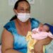 Mulher descobre que estava esperando um bebê ao dar à luz em banheiro