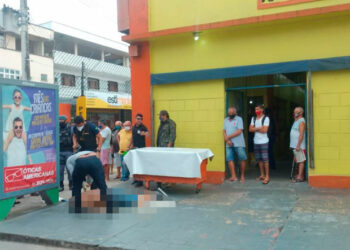 Vendedor de queijo é assassinado com tiro na cabeça na frente de sua esposa na avenida Djalma Batista