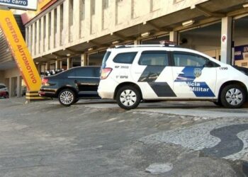 Policiais são presos após mecânico encontrar drogas em viatura