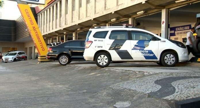 Policiais são presos após mecânico encontrar drogas em viatura