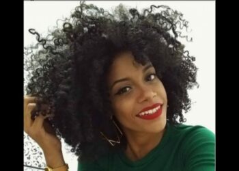 Modelo é assassinada a facadas pelo ex-namorado no momento em que chegava no trabalho