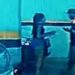 Homem embriagado é flagrado agredindo mulher e menino de 7 anos em estacionamento