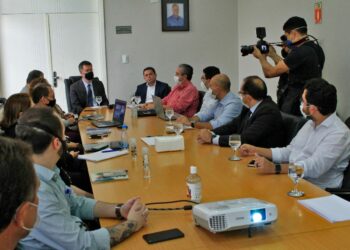 Primeira reunião de transição é marcada por cooperação técnica na Prefeitura de Manaus