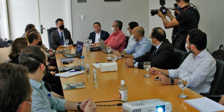Primeira reunião de transição é marcada por cooperação técnica na Prefeitura de Manaus