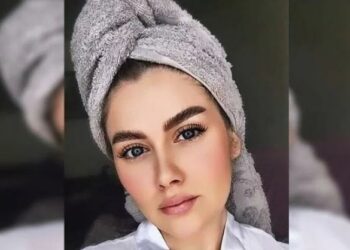 Jovem morre eletrocutada após deixar celular cair na banheira