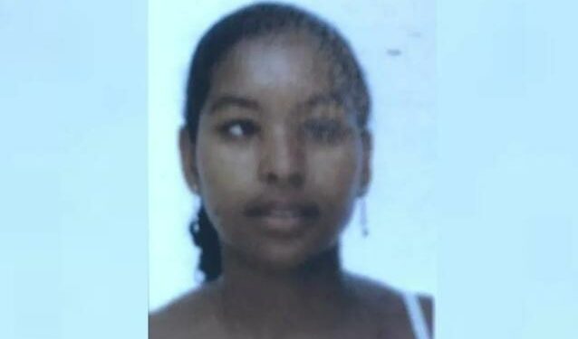 Mulher é brutalmente assassinada a facadas dentro de casa pelo namorado
