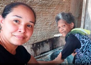 Mulher que foi sequestrada quando era bebê, reencontra mãe biológica depois de 36 anos