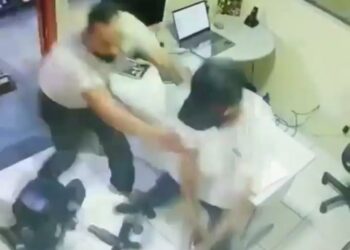 Vídeo: homem revoltado por demissão, assassina o seu ex-gerente a tiros