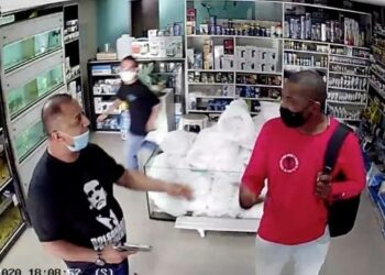 Bombeiro armado agride homem que defendeu mulher de assédio; assista o vídeo