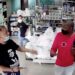 Bombeiro armado agride homem que defendeu mulher de assédio; assista o vídeo