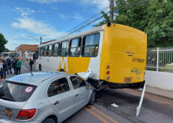 Motorista de aplicativo persegue e atropela assaltantes em Manaus