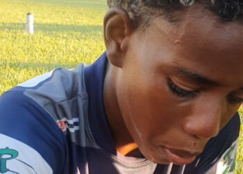 Menino de 11 anos chora ao relatar racismo em jogo entre escolinhas de futebol