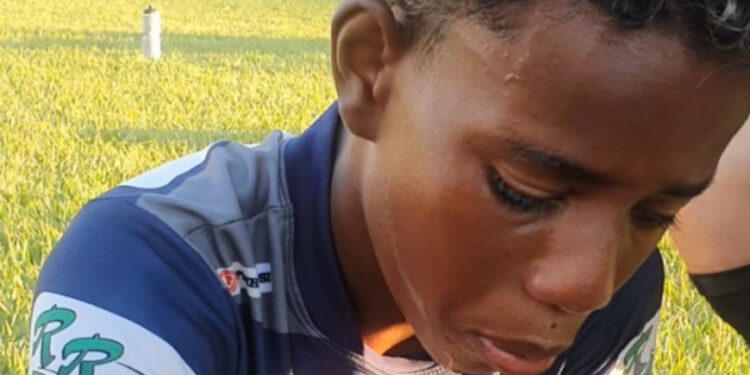 Menino de 11 anos chora ao relatar racismo em jogo entre escolinhas de futebol