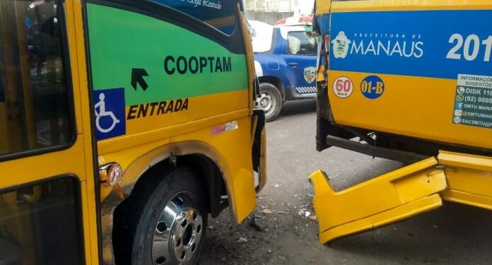 Acidente entre “amarelinhos” deixa quatro feridos em Manaus