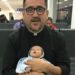 Padre adota bebê com síndrome de Down que foi abandonado pela mãe em hospital
