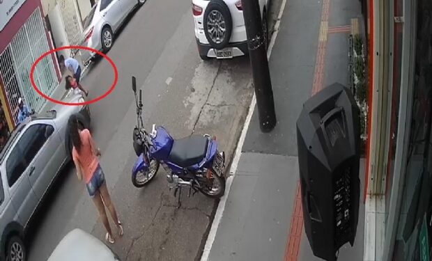 Vídeo: Adolescente salva irmã de 3 anos de ser atropelada por carro