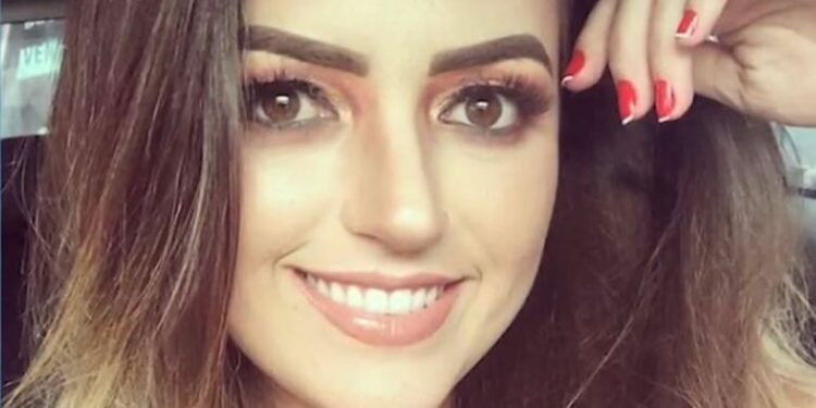 Influenciadora é presa por forjar o próprio sequestro para extorquir a mãe