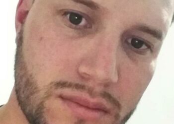 Jovem é morto a pauladas e pedradas por casal de vizinhos, após defender irmão de 5 anos de agressão