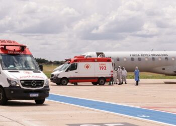 Dois pacientes transferidos de Manaus para Terezina estão internados em leitos de UTI