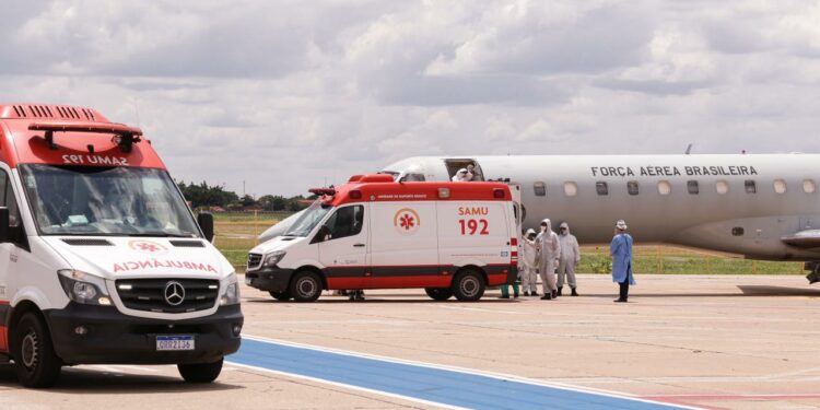 Dois pacientes transferidos de Manaus para Terezina estão internados em leitos de UTI