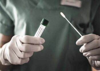 China vai usar cotonete anal para identificar casos de covid-1