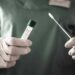 China vai usar cotonete anal para identificar casos de covid-1