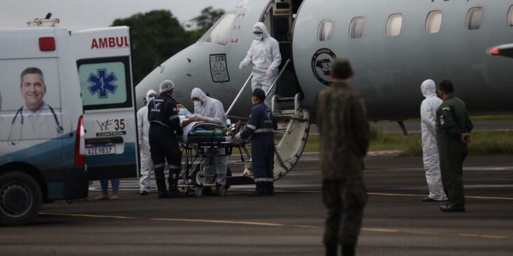 Transferência de pacientes para outros estados obedece rígidos protocolos de segurança