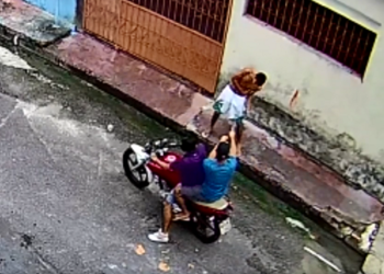 Vídeo: Jovem é assassinado a tiros no bairro Novo Aleixo