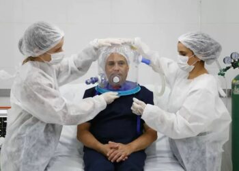 Capacete criado no Ceará pode reduzir internações em UTI por covid-19 em até 60%