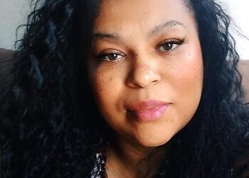 Mulher morre por Covid-19 em casa nos braços de marido e filhos