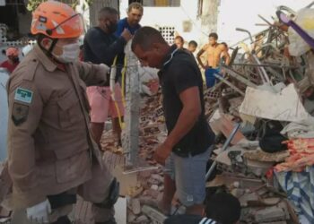 Botijão de gás explode em casa e mata quatro pessoas