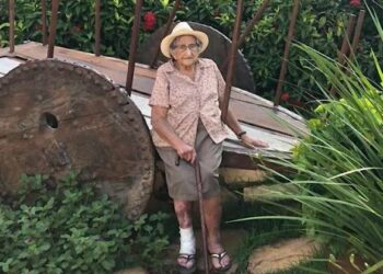 Idosa morre atropelada pelo carro da filha após ser vacinada