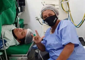 Intérprete de libras acompanha grávida surda para ajudá-la na hora do parto