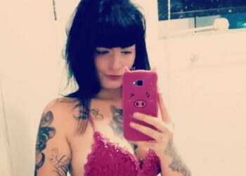 Vídeo: jovem de 22 anos é executada com 16 tiros em via pública