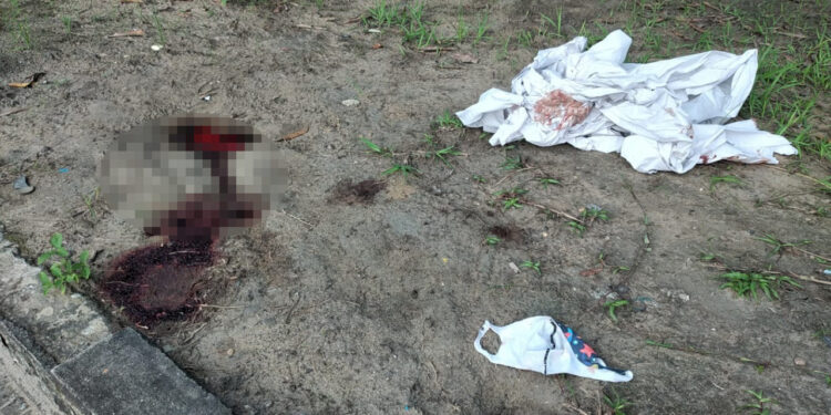 Homem é morto a facadas após discussão em praça no Japiim