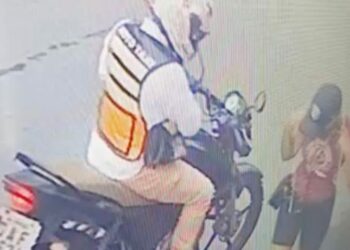 Bandido disfarçado de mototaxista assalta mulher em Manaus