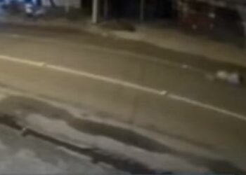 Vídeo: carro em alta velocidade atropela e mata morador de rua