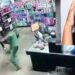 Vídeo: cliente reage a assalto em mercado e operadora de caixa é morta